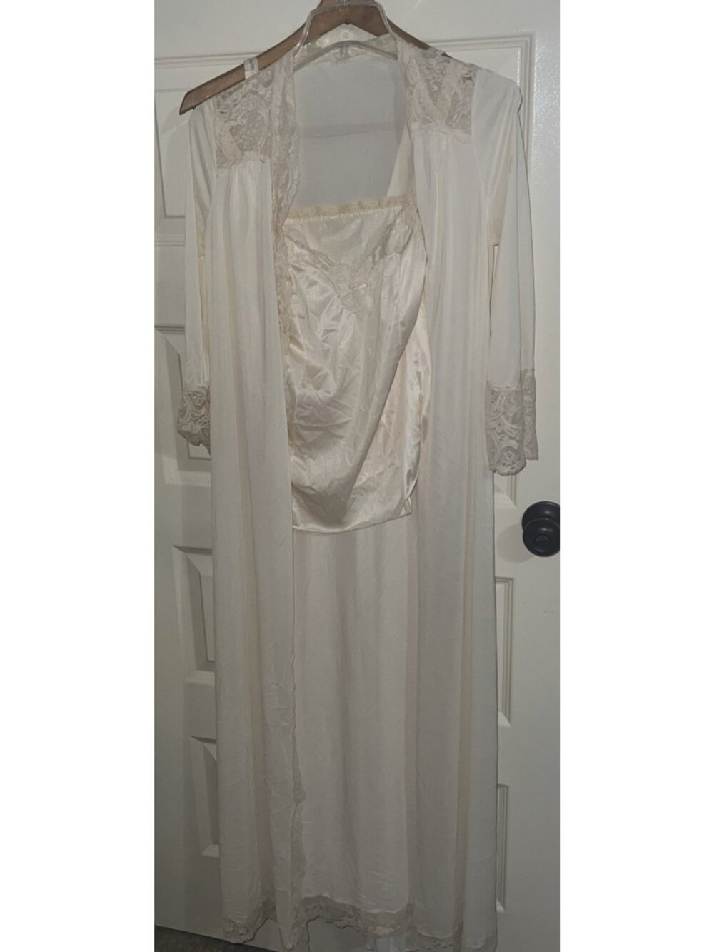 VTG OLGA  Peignoir Robe Small Nylon & Lace Ivory #9702 No Belt USA  With Cami